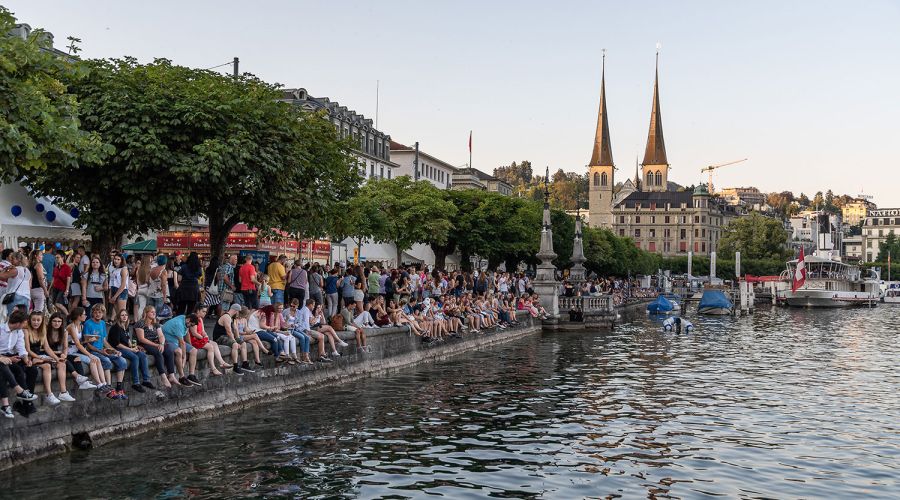 Heiss, fröhlich, spektakulär: Das 10. Luzerner Fest liess keine Wünsche offen